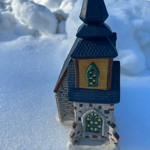 Christmas Delights Lighted Stone Christmas Village Church & Accessory Pieces - Picture 5 of 15